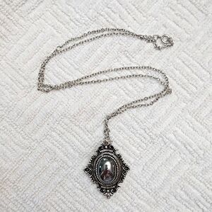 VINTAGE Sarah Coventry Silvertone Filagree Hematite Necklace Brooch